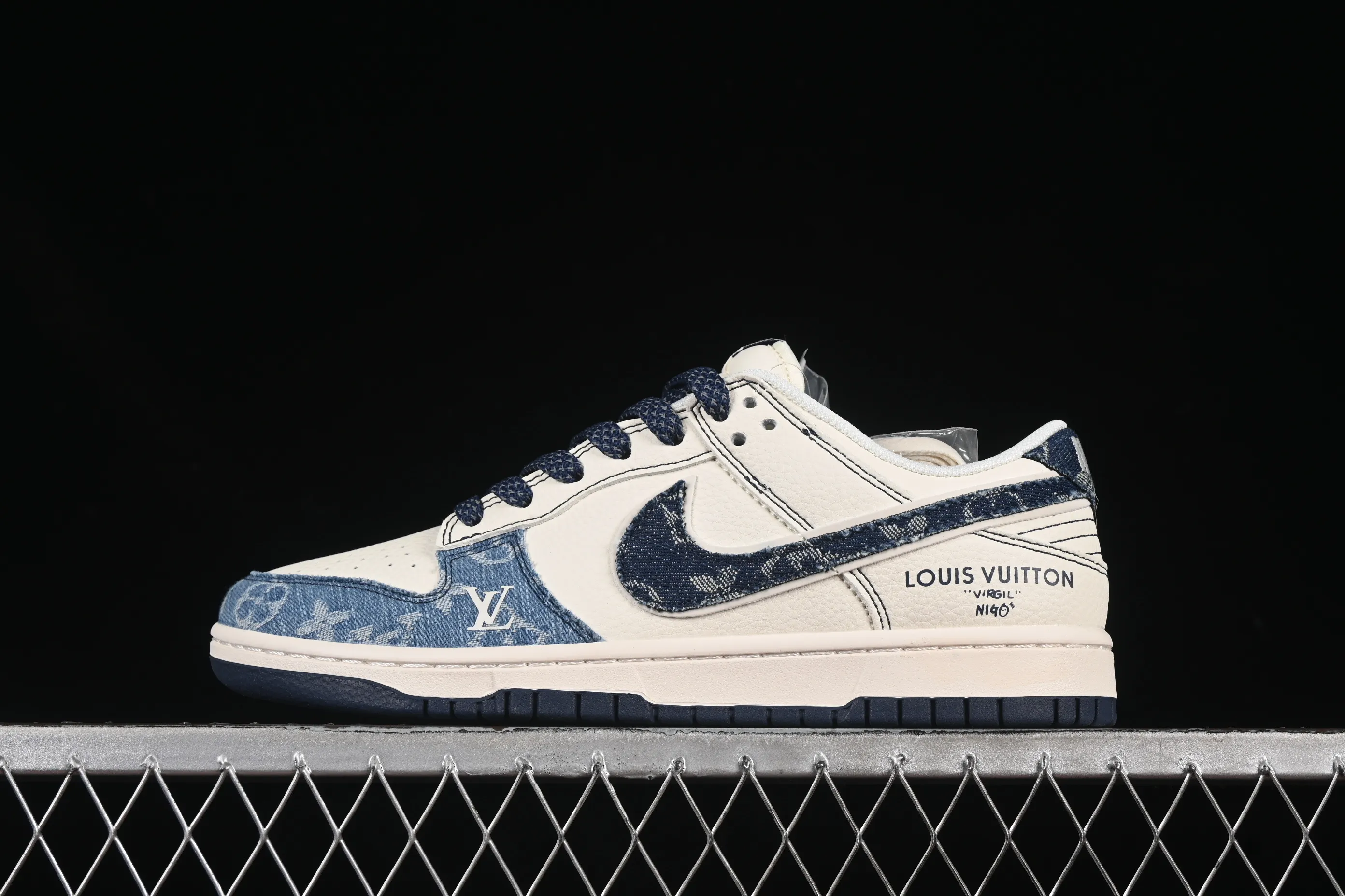All categories Nk SB Dunk Series Nk SB Dunk Low High-end customized low-top sneakers Nike SB Dunk Low LV joint dark and light blue Anniversary high-end customized low-top casual sneakers XX3168-142